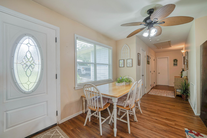 Furnished 3 bedroom, 2 bath lake front home with enclosed sunroom - photo 18