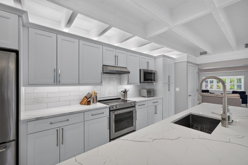 Spacious home with an open floor plan in the heart of Wilton - photo 5