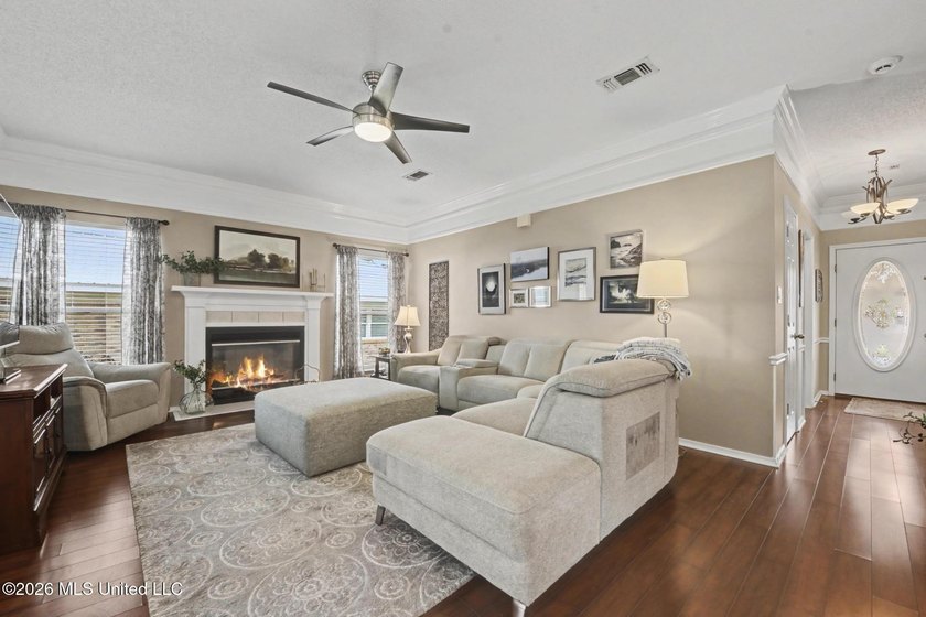 **BIG PRICE IMPROVEMENT ON THIS AWESOME HOME!!** $136/sqft !!!! - photo 3
