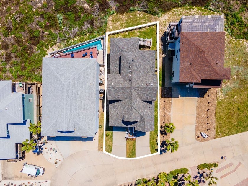Check out this amazing Beachfront house in Port Aransas. Located - photo 11