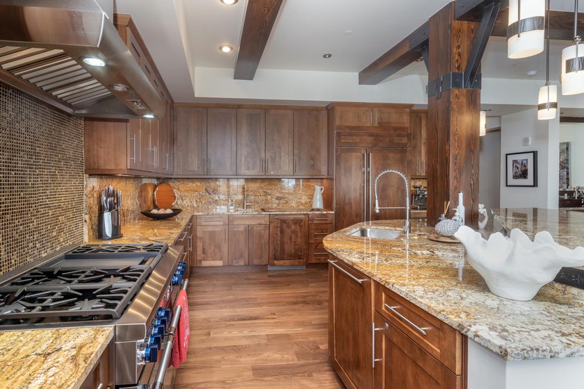 If you have been looking for a four-bedroom penthouse that - photo 4