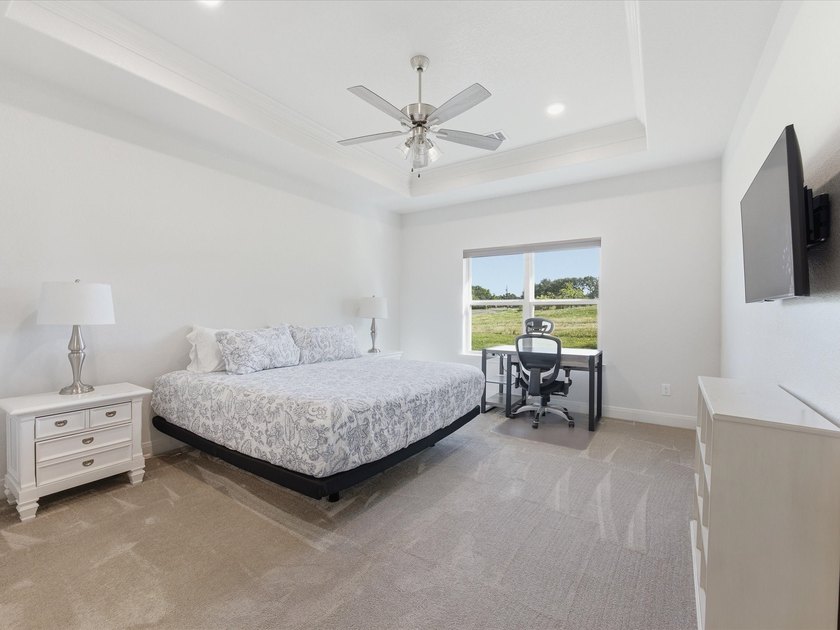 Welcome home to this beautiful three-bedroom, two-bathroom stone - photo 14