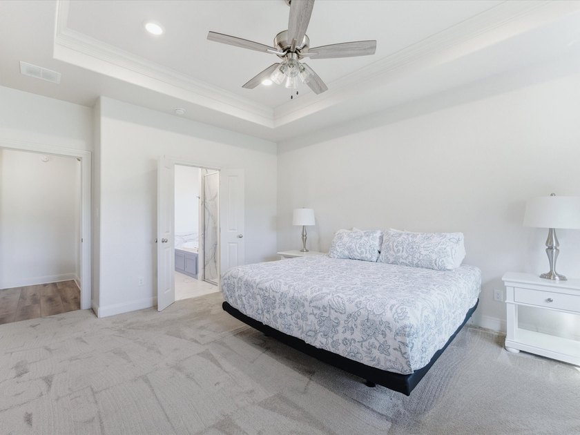 Welcome home to this beautiful three-bedroom, two-bathroom stone - photo 15