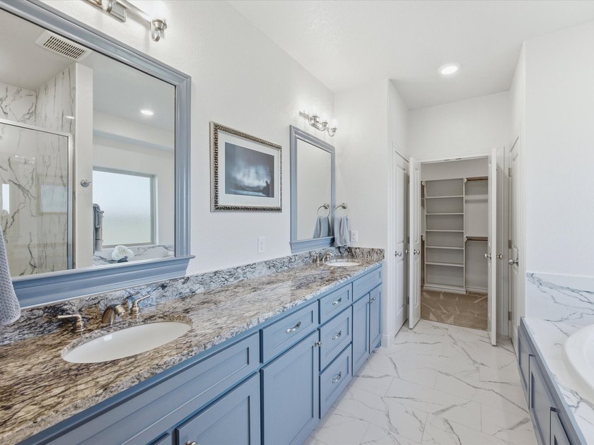 Welcome home to this beautiful three-bedroom, two-bathroom stone - photo 16