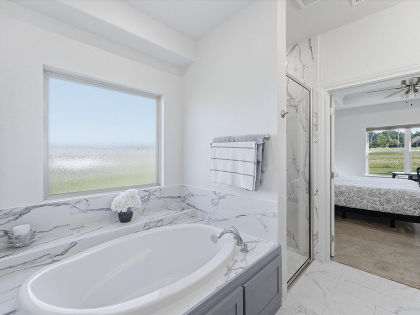 Welcome home to this beautiful three-bedroom, two-bathroom stone - photo 18