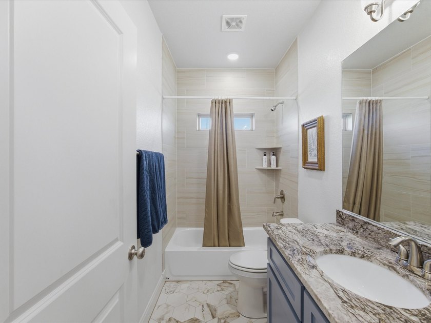 Welcome home to this beautiful three-bedroom, two-bathroom stone - photo 21
