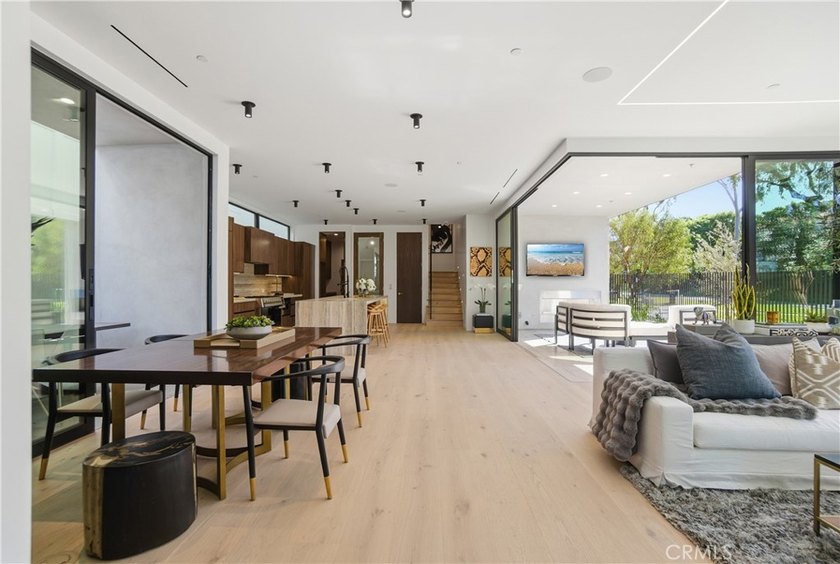 Welcome to 400 Heliotrope, a newly built Village gem ideally - photo 4