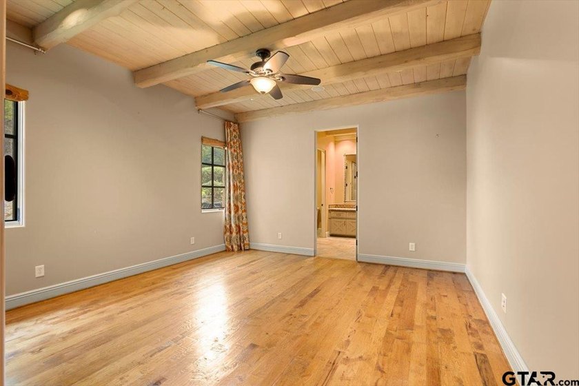 Designed by Beverly Hills architect James Lumsden, this - photo 31