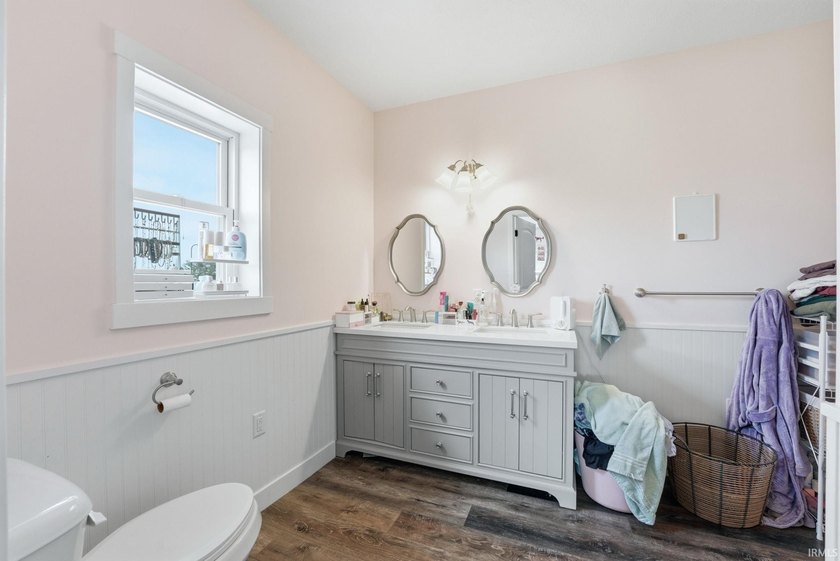 Rare opportunity to own a one-of-a-kind shop house on 11 - photo 31