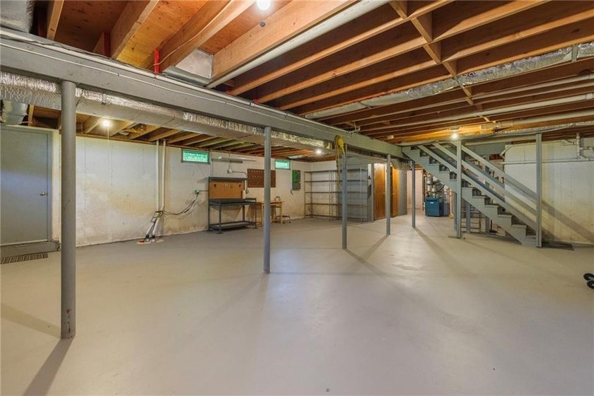 WELCOME TO RIVERFRONT ESTATES! LOCATED A SHORT DISTANCE FROM - photo 36