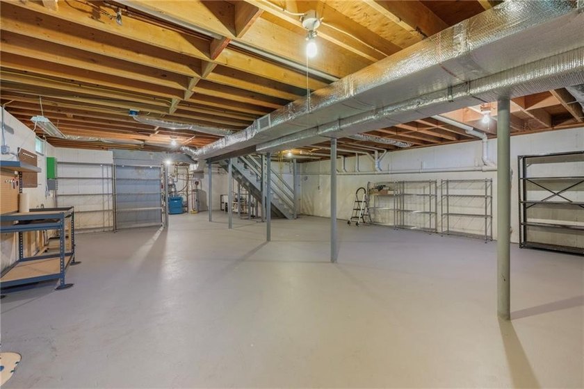 WELCOME TO RIVERFRONT ESTATES! LOCATED A SHORT DISTANCE FROM - photo 37