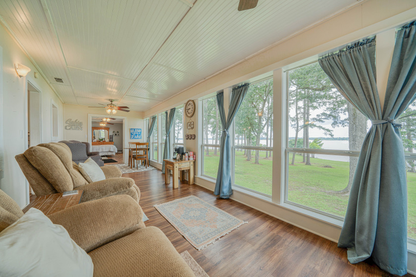 Furnished 3 bedroom, 2 bath lake front home with enclosed sunroom - photo 11
