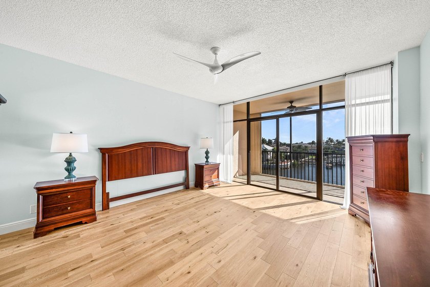 Waterfront condo for sale in the sought-after 12 Oaks community - photo 12