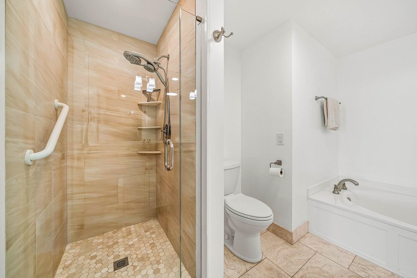 Waterfront condo for sale in the sought-after 12 Oaks community - photo 16