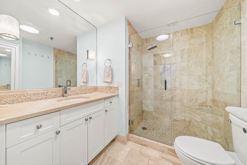 Waterfront condo for sale in the sought-after 12 Oaks community - photo 24