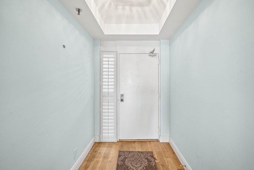 Waterfront condo for sale in the sought-after 12 Oaks community - photo 33