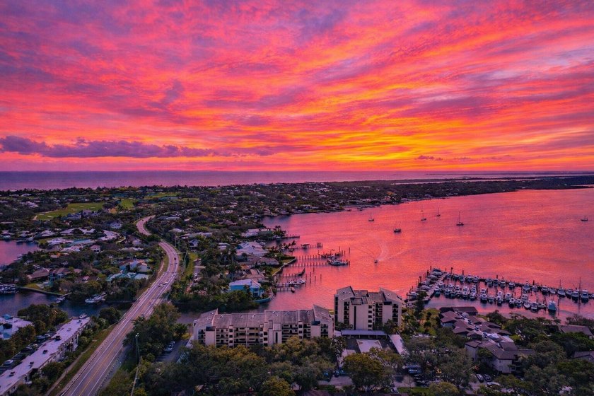 Waterfront condo for sale in the sought-after 12 Oaks community - photo 36