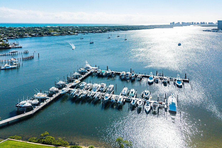 Waterfront condo for sale in the sought-after 12 Oaks community - photo 38