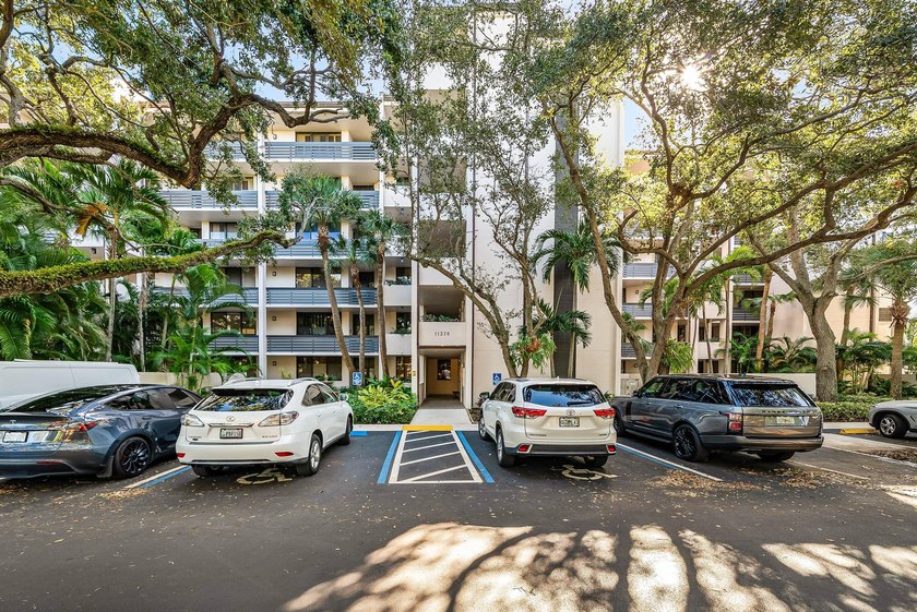 Waterfront condo for sale in the sought-after 12 Oaks community - photo 39