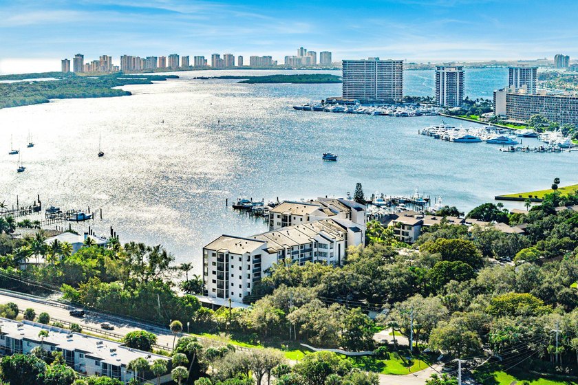 Waterfront condo for sale in the sought-after 12 Oaks community - photo 41