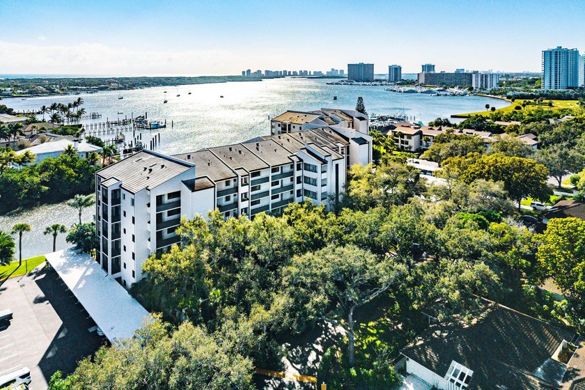 Waterfront condo for sale in the sought-after 12 Oaks community - photo 43