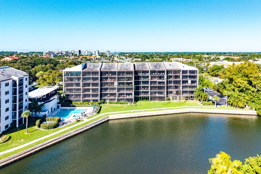 Waterfront condo for sale in the sought-after 12 Oaks community - photo 45