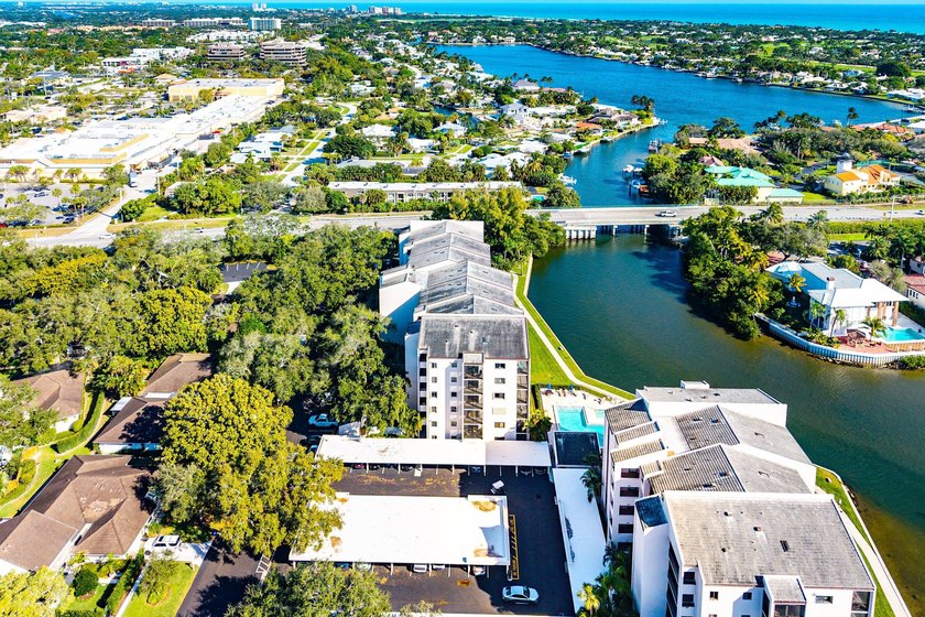 Waterfront condo for sale in the sought-after 12 Oaks community - photo 46