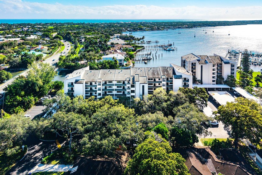 Waterfront condo for sale in the sought-after 12 Oaks community - photo 50