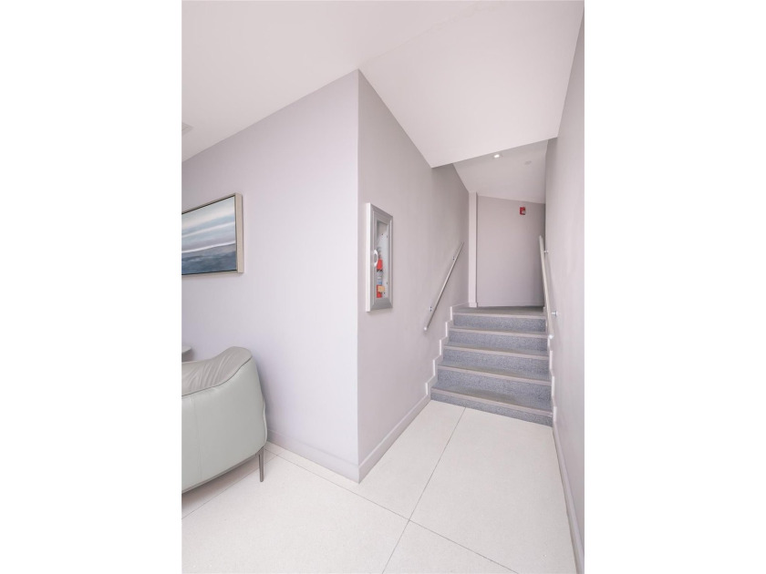 Beautiful 2 bed, 2 bath condo in the all-ages Coranado Building - photo 11