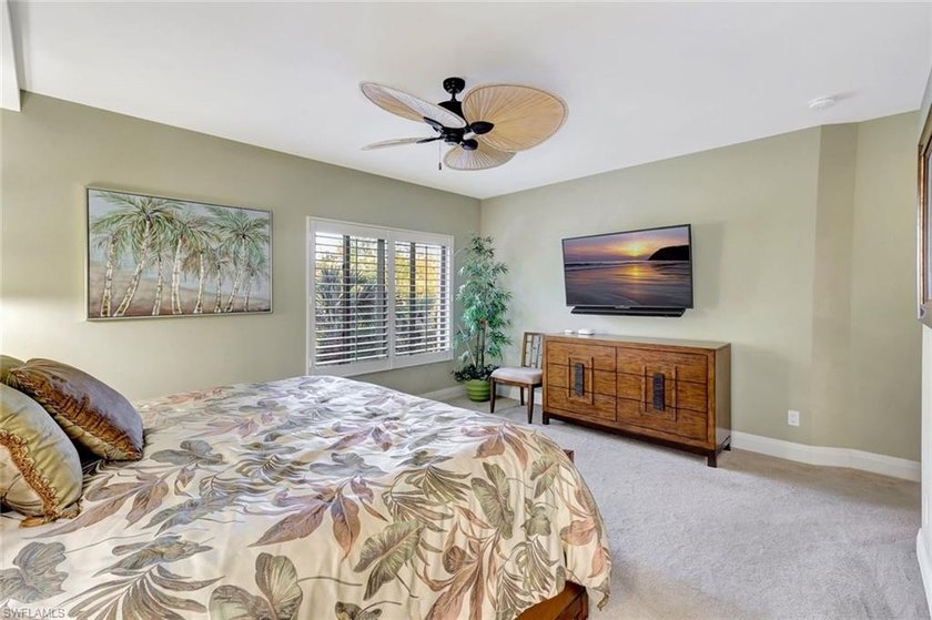 A custom design like no other! This three bedroom 2 bath condo - photo 12