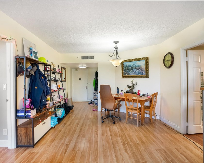 Beautiful 2 bed, 2 bath condo in the all-ages Coranado Building - photo 17