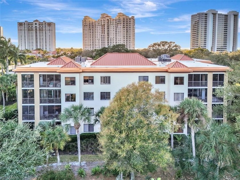 A custom design like no other! This three bedroom 2 bath condo - photo 34