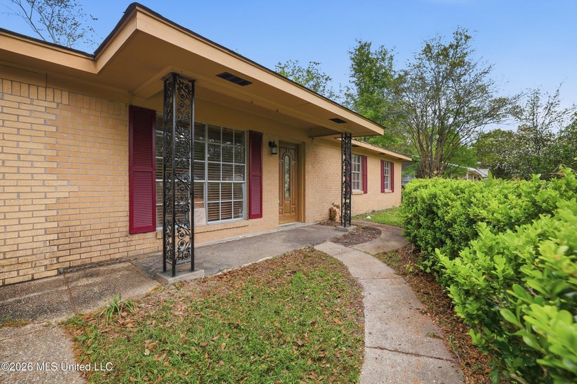 Must-see home in Forrest Cove Estates in D'Iberville! This - photo 5