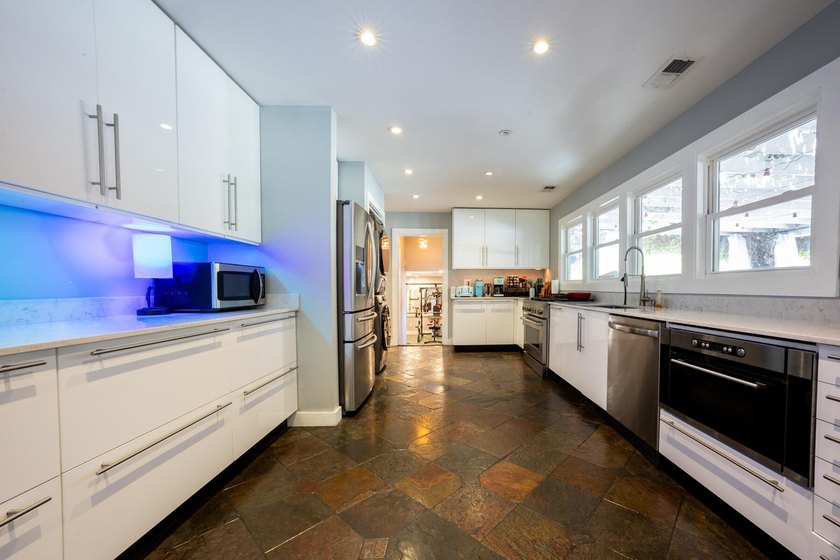 Located in the heart of Charleston's vibrant Eastside - photo 14