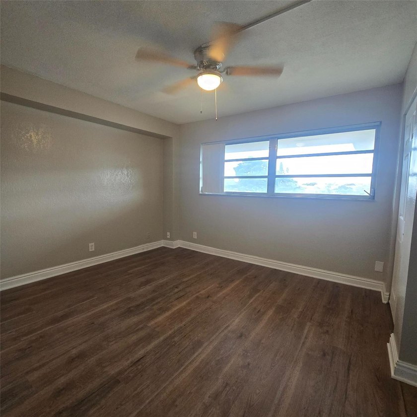 Well-maintained condo in the heart of Coral Springs! This unit - photo 2