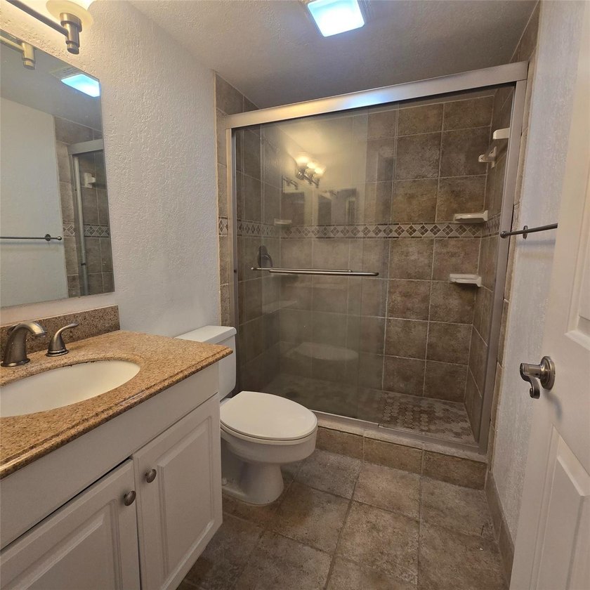 Well-maintained condo in the heart of Coral Springs! This unit - photo 3