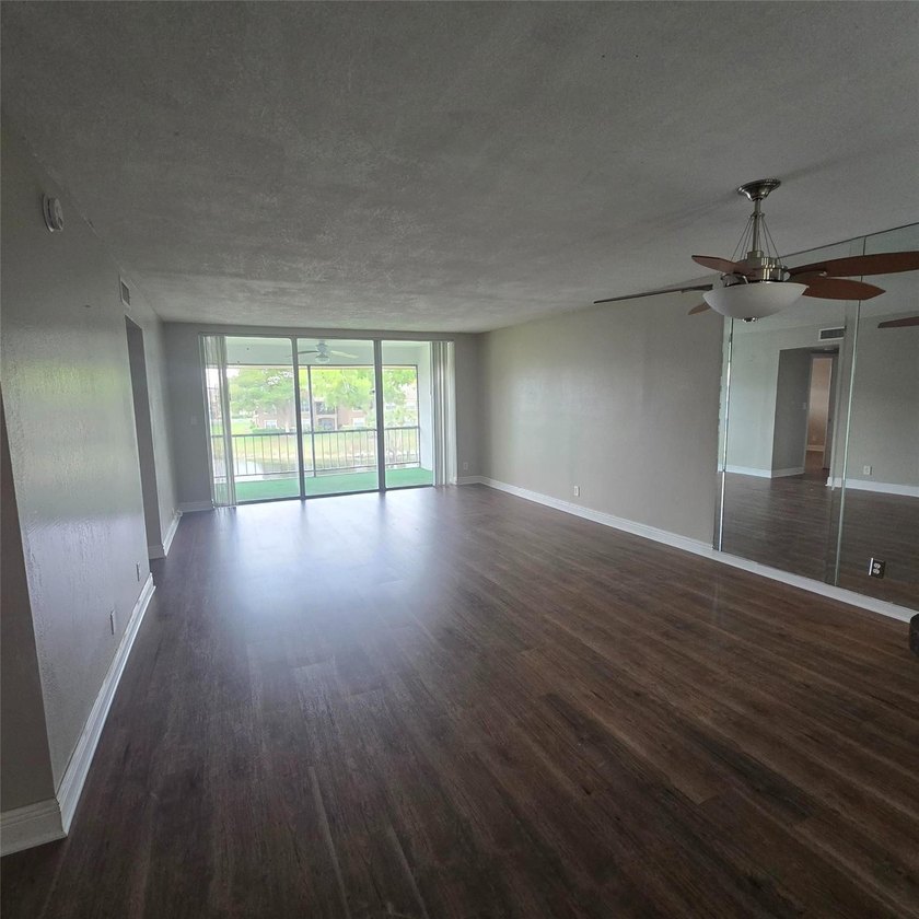Well-maintained condo in the heart of Coral Springs! This unit - photo 7