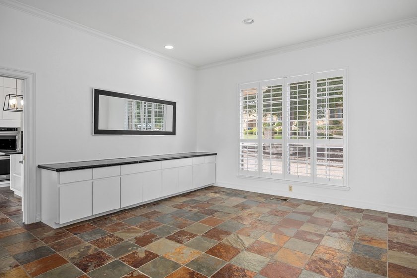 Wonderful home located in premier Riverhill section of Highridge - photo 12