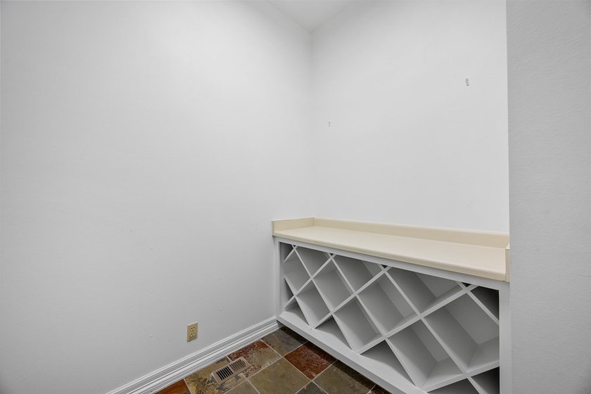 Wonderful home located in premier Riverhill section of Highridge - photo 13