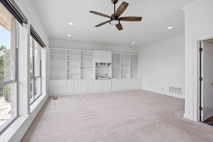 Wonderful home located in premier Riverhill section of Highridge - photo 15