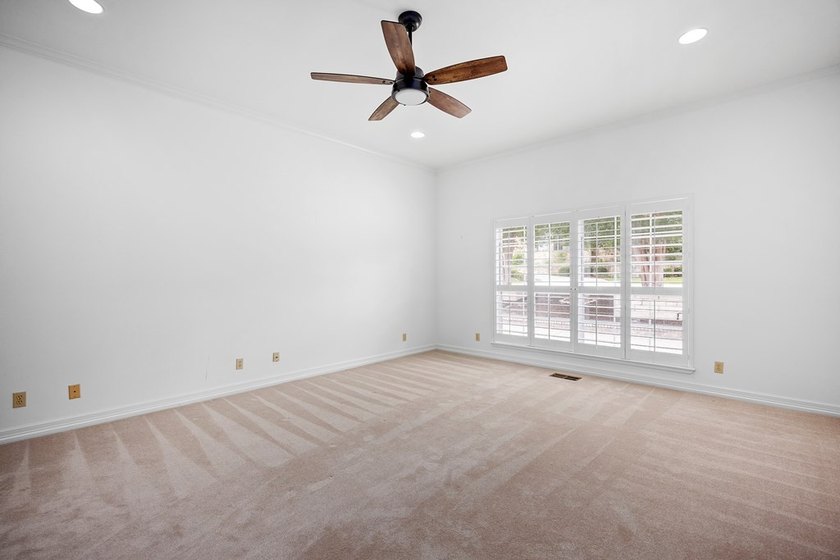 Wonderful home located in premier Riverhill section of Highridge - photo 23