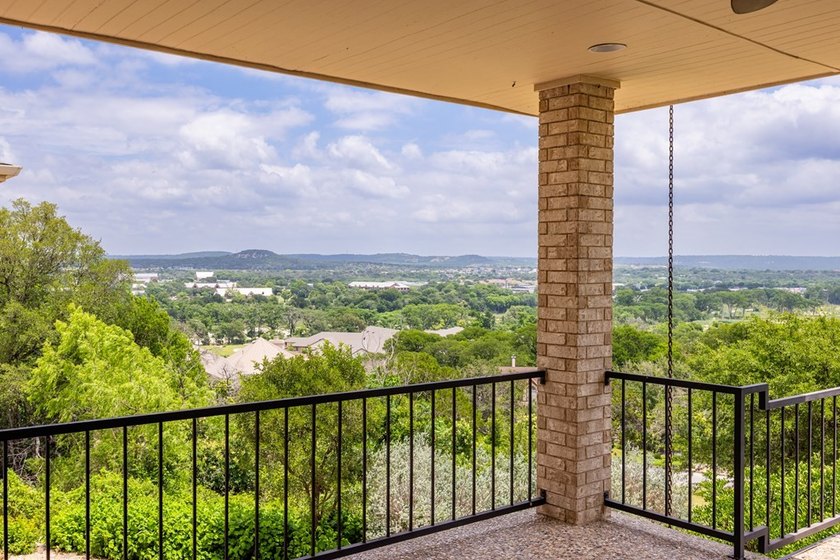 Wonderful home located in premier Riverhill section of Highridge - photo 29