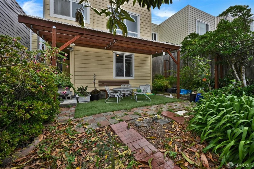 Perched atop desirable Silver Terrace, this charming home offers - photo 9