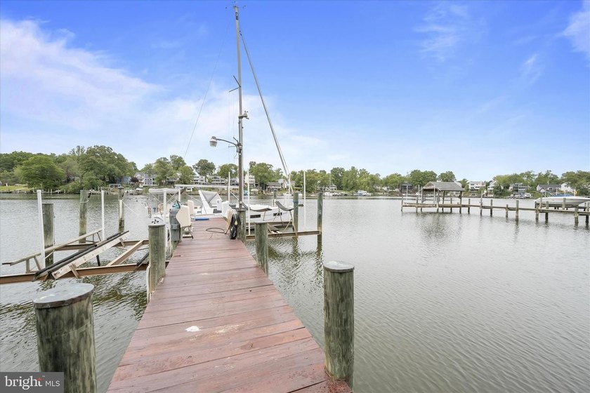 Set along the sheltered banks of Stony Creek, this nearly - photo 3