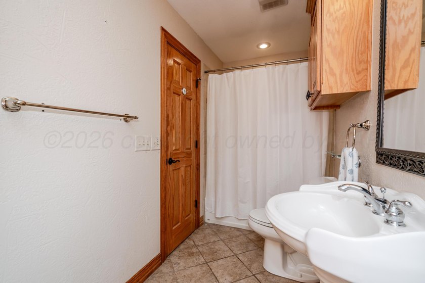Gorgeous 2-story home with a brand new class 4 roof. This - photo 29