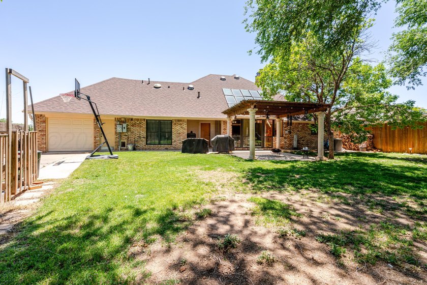 Gorgeous 2-story home with a brand new class 4 roof. This - photo 42