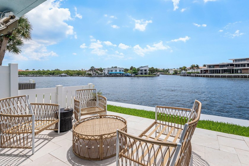 DIRECT MAIN INTRACOASTAL WATERWAY LIVING! Rarely available and - photo 4