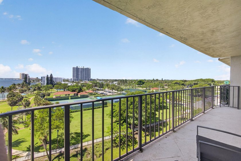 Enjoy breathtaking million-dollar Intracoastal and park views - photo 2