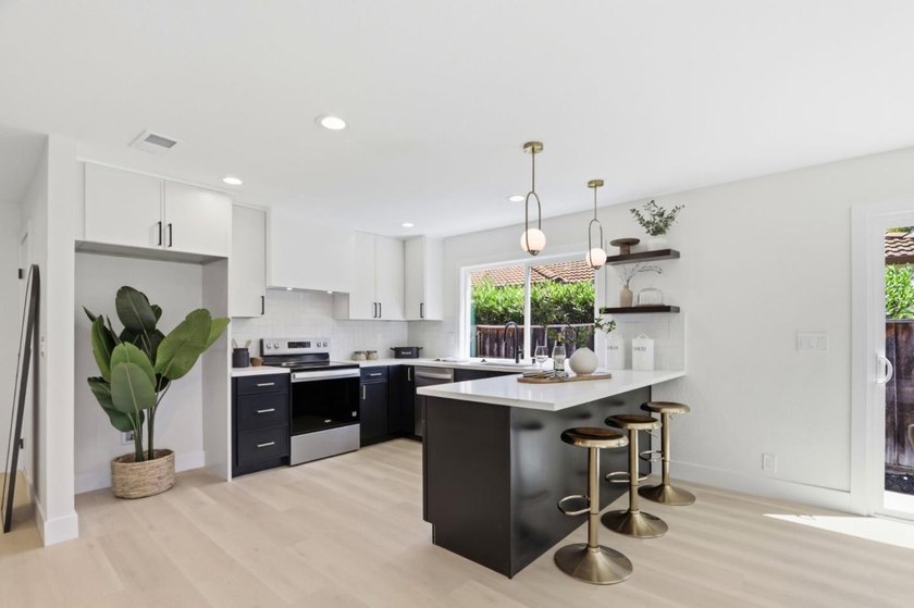 Stunning, top-to-bottom renovation in one of San Jose's most - photo 13