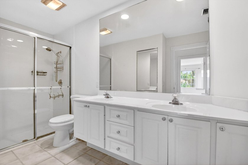 ***NEW ROOF***Welcome to this move-in ready, lake view, 2 BR, 2 - photo 9